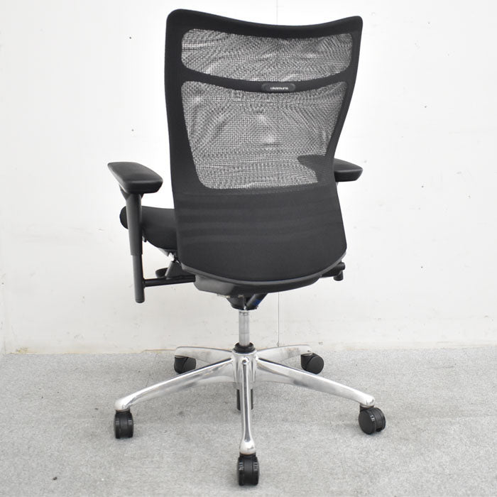オカムラ フィーゴ メッシュEX 可動肘 ブラック アルミポリッシュ脚 2023062203【中古オフィス家具】【中古】
