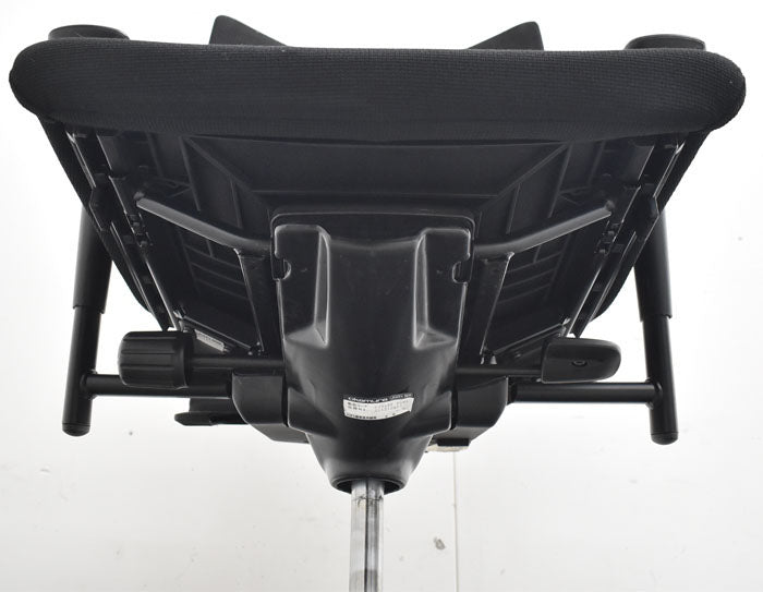 オカムラ フィーゴ メッシュEX 可動肘 ブラック アルミポリッシュ脚 2023062203【中古オフィス家具】【中古】