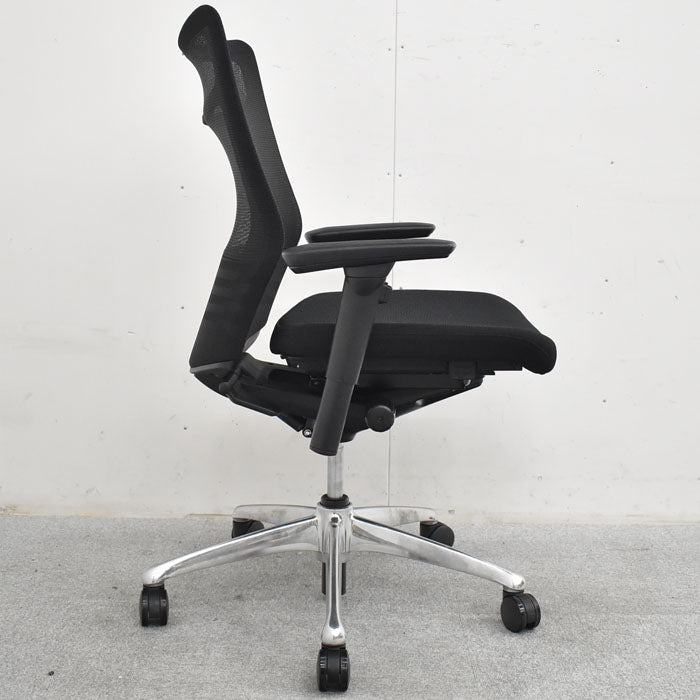 オカムラ フィーゴ メッシュEX 可動肘 ブラック アルミポリッシュ脚 2023062203【中古オフィス家具】【中古】