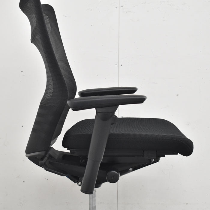 オカムラ フィーゴ メッシュEX 可動肘 ブラック アルミポリッシュ脚 2023062203【中古オフィス家具】【中古】