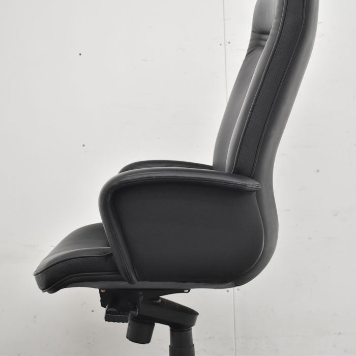 オカムラ KCシリーズ エグゼクティブチェア 総革張り ブラック 2023062603【中古オフィス家具】【中古】