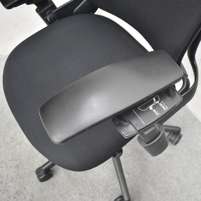 スチールケース リープV2 可動肘 USモデル 2023072405【中古オフィス家具】【中古】