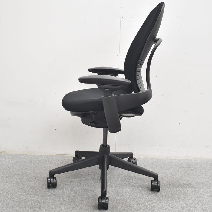 スチールケース リープV2 可動肘 USモデル 2023072405【中古オフィス家具】【中古】