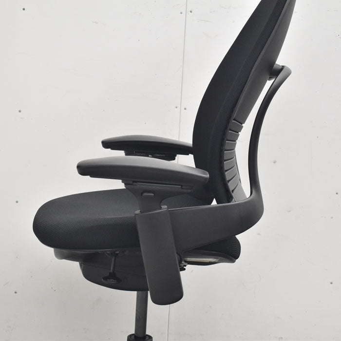 スチールケース リープV2 可動肘 USモデル 2023072405【中古オフィス家具】【中古】