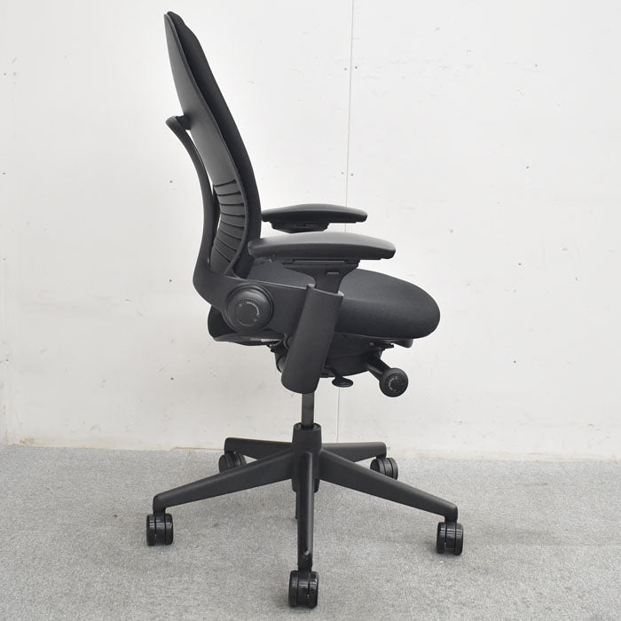 スチールケース リープV2 可動肘 USモデル 2023072405【中古オフィス家具】【中古】