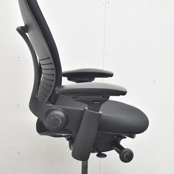 スチールケース リープV2 可動肘 USモデル 2023072405【中古オフィス家具】【中古】