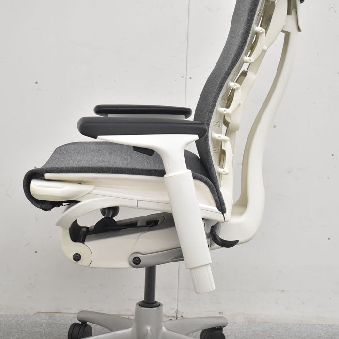 ハーマン・ミラー エンボディチェア 可動肘 グレー 2023072503【中古オフィス家具】【中古】
