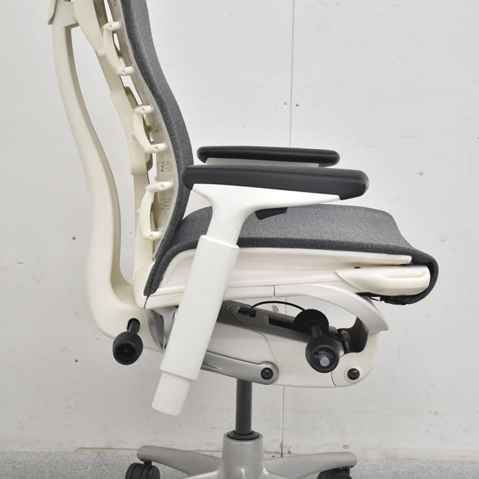 ハーマン・ミラー エンボディチェア 可動肘 グレー 2023072503【中古オフィス家具】【中古】
