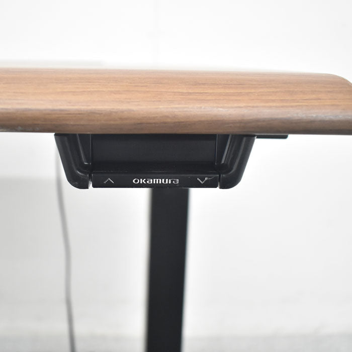 オカムラ スイフトシリーズ 電動昇降デスク スムースフォルムエッジタイプ レバータイプ(インジケーターなし)2019年製 W1550 2023081702【中古オフィス家具】【中古】
