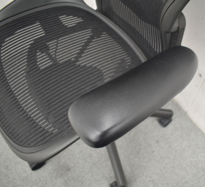 ハーマンミラー Hermanmiller アーロンチェア スタンダード ランバーサポート 2023091106【中古オフィス家具】【中古】