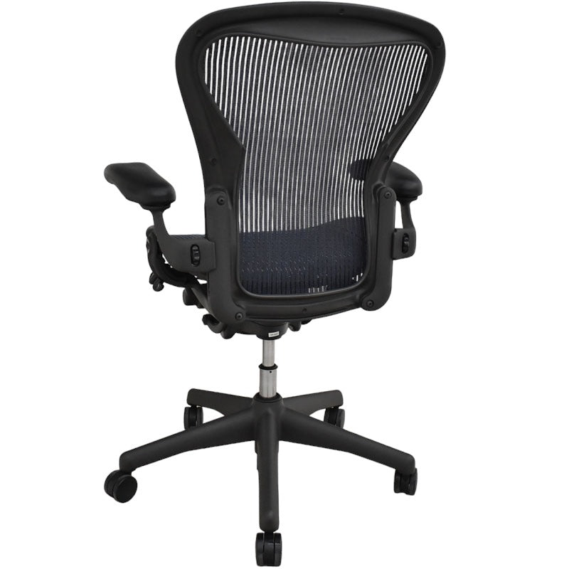 アーロン オフィスチェア 椅子 ハーマンミラー 4年のみ使用しました 