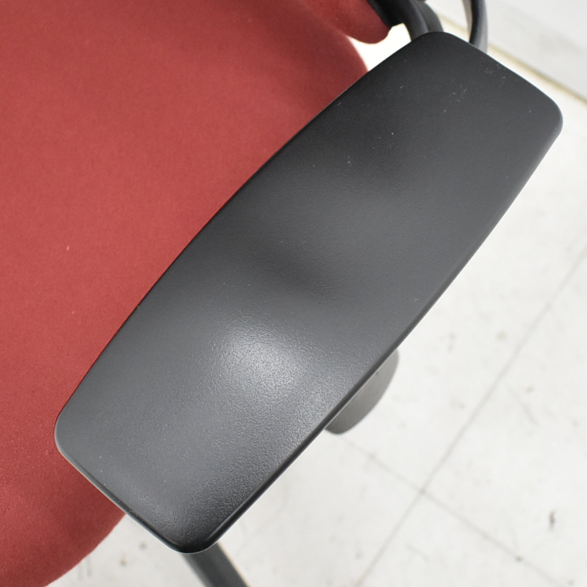 【中古】スチールケース リープV2 可動肘 ランバーサポート レッド 2025102703【中古オフィス家具】