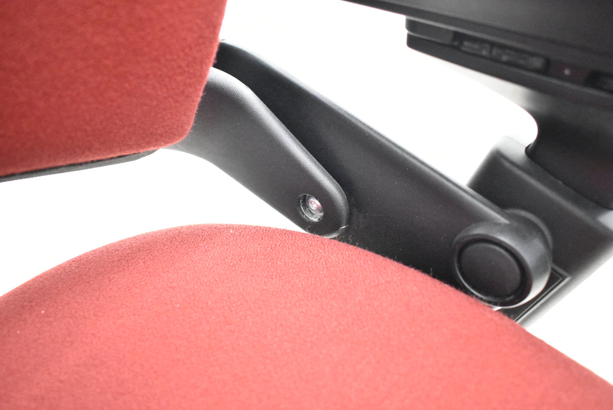 【中古】スチールケース リープV2 可動肘 ランバーサポート レッド 2025102703【中古オフィス家具】
