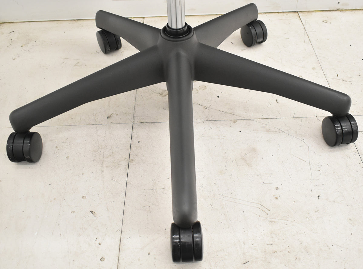 【中古】ハーマンミラー アーロンチェア Bサイズ フル装備 ランバーサポート 昇降ガス新品交換済 2025102801【中古オフィス家具】