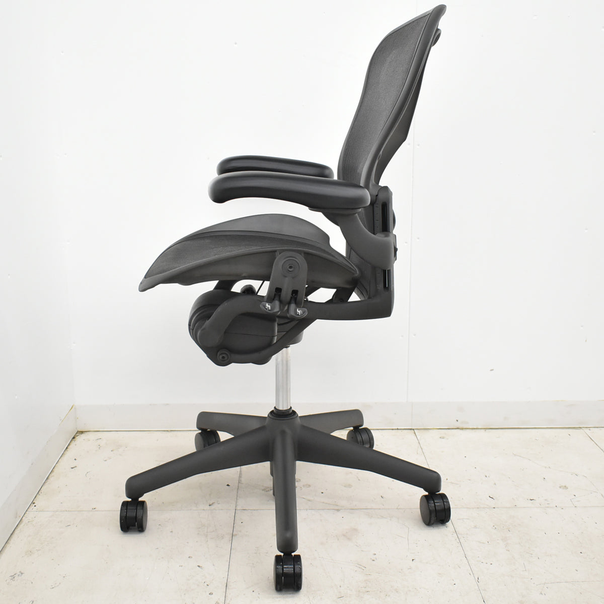 【中古】ハーマンミラー アーロンチェア Bサイズ フル装備 ランバーサポート 昇降ガス新品交換済 2025102801【中古オフィス家具】