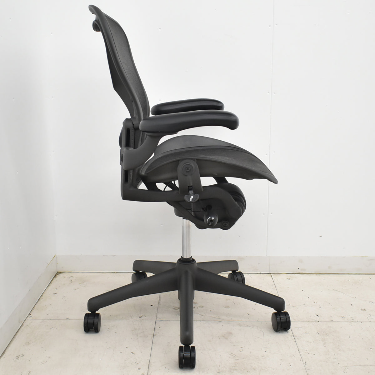 【中古】ハーマンミラー アーロンチェア Bサイズ フル装備 ランバーサポート 昇降ガス新品交換済 2025102801【中古オフィス家具】