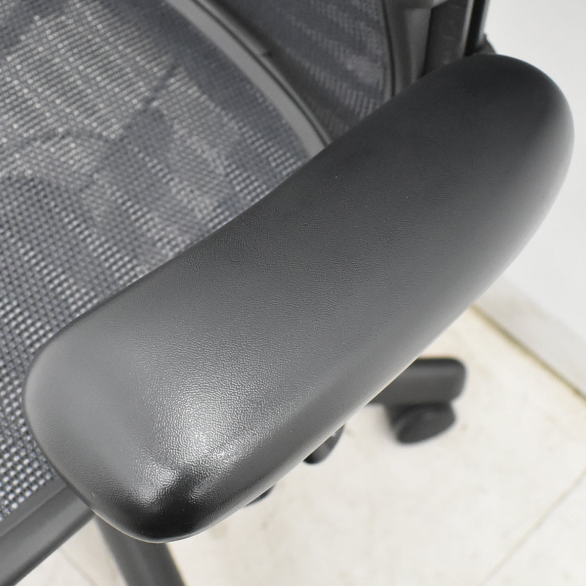 【中古】ハーマンミラー アーロンチェア Bサイズ フル装備 ポスチャーフィット タキシードメッシュ 2025102802 【中古オフィス家具】