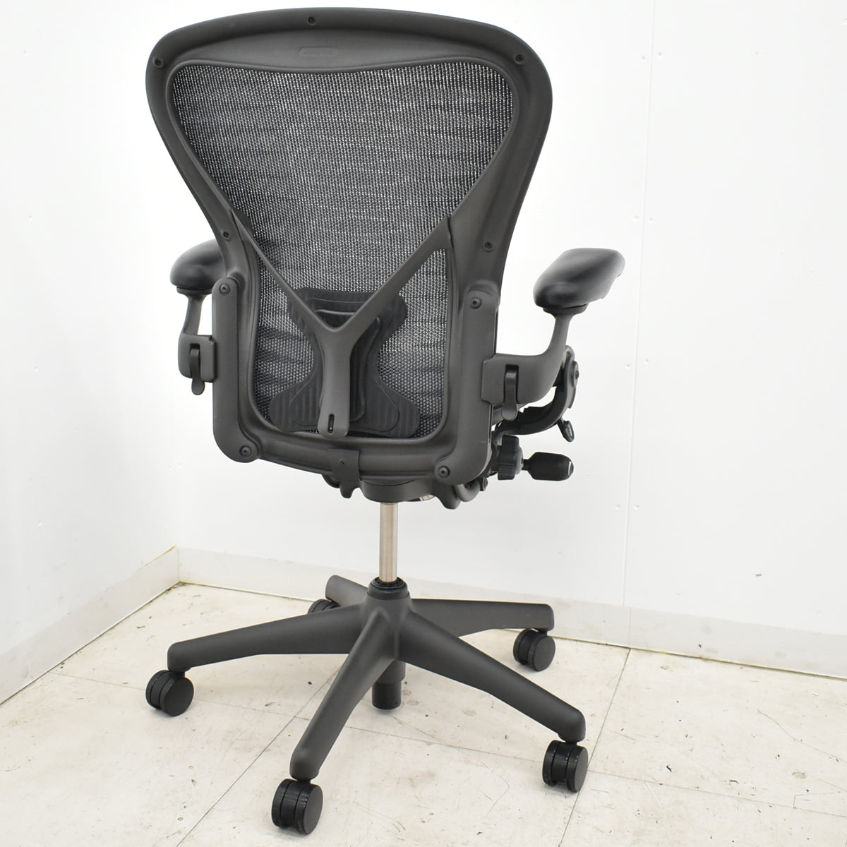 【中古】ハーマンミラー アーロンチェア Bサイズ フル装備 ポスチャーフィット タキシードメッシュ 2025102802 【中古オフィス家具】