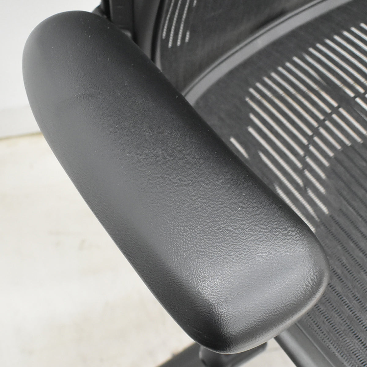 【中古】ハーマンミラー アーロンチェア Bサイズ フル装備 ポスチャーフィット 肘レバータイプ 昇降ガス新品交換済 2025102803【中古オフィス家具】