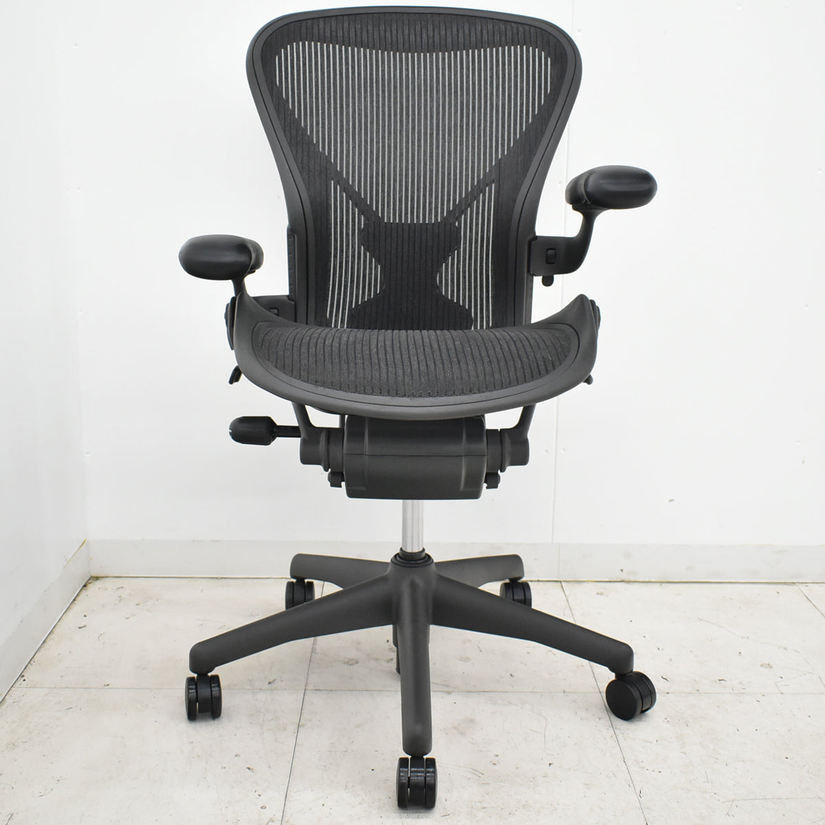 【中古】ハーマンミラー アーロンチェア Bサイズ フル装備 ポスチャーフィット 肘レバータイプ 昇降ガス新品交換済 2025102803【中古オフィス家具】