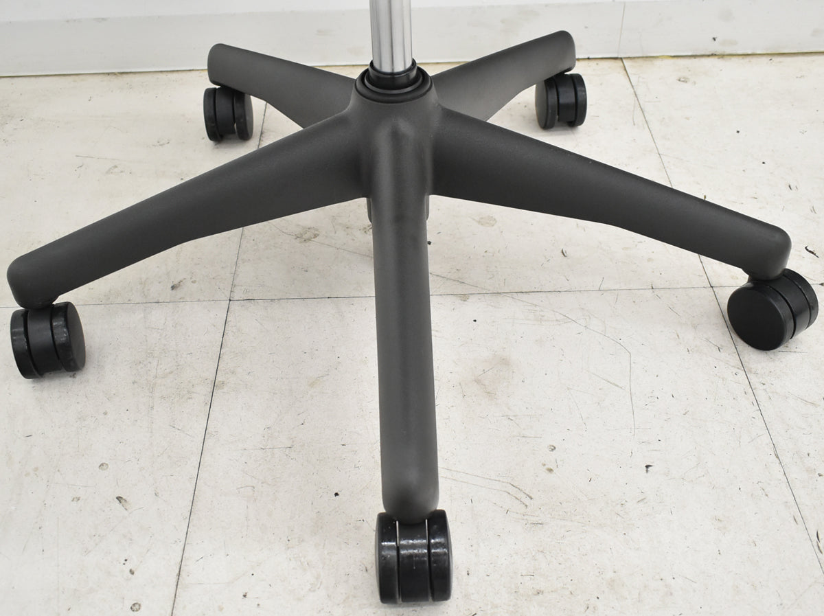 【中古】ハーマンミラー アーロンチェア Bサイズ フル装備 ポスチャーフィット 肘レバータイプ 昇降ガス新品交換済 2025102803【中古オフィス家具】