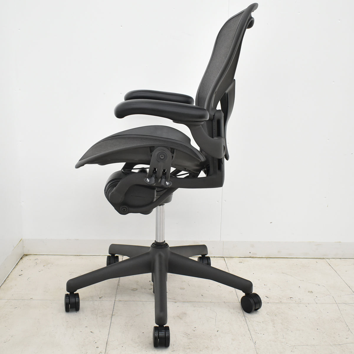 【中古】ハーマンミラー アーロンチェア Bサイズ フル装備 ポスチャーフィット 肘レバータイプ 昇降ガス新品交換済 2025102803【中古オフィス家具】