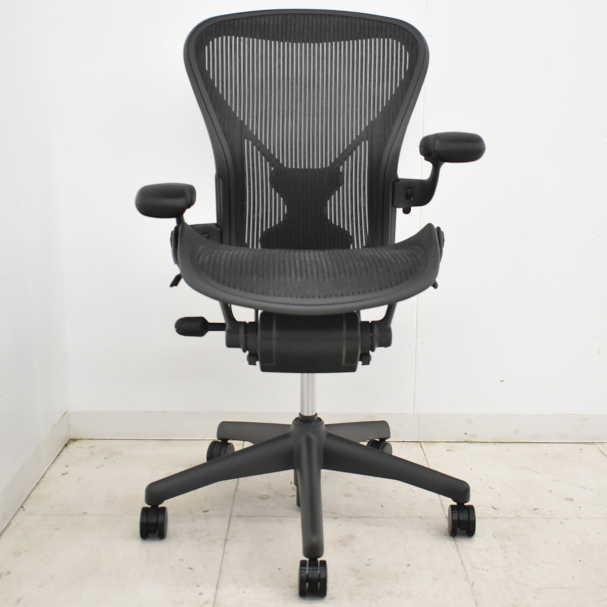 【中古】ハーマンミラー アーロンチェア Bサイズ フル装備 ポスチャーフィット 肘レバータイプ(肘パッド新型) 2025102804【中古オフィス家具】