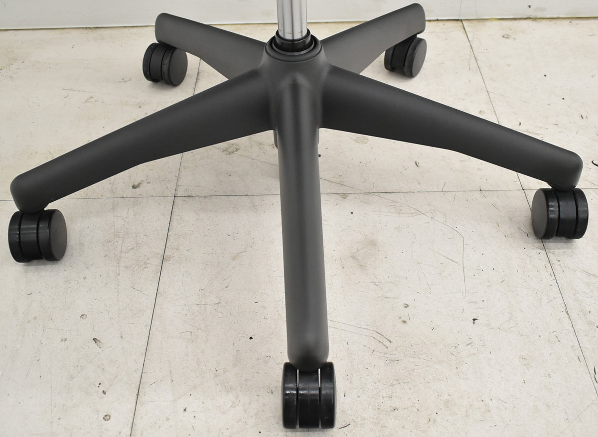 【中古】ハーマンミラー アーロンチェア Bサイズ フル装備 ポスチャーフィット 肘レバータイプ(肘パッド新型) 2025102804【中古オフィス家具】