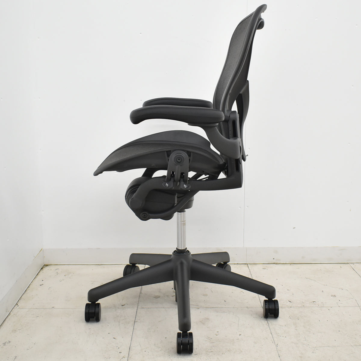 【中古】ハーマンミラー アーロンチェア Bサイズ フル装備 ポスチャーフィット 肘レバータイプ(肘パッド新型) 2025102804【中古オフィス家具】