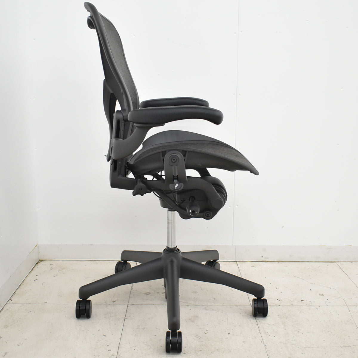 【中古】ハーマンミラー アーロンチェア Bサイズ フル装備 ポスチャーフィット 肘レバータイプ(肘パッド新型) 2025102804【中古オフィス家具】