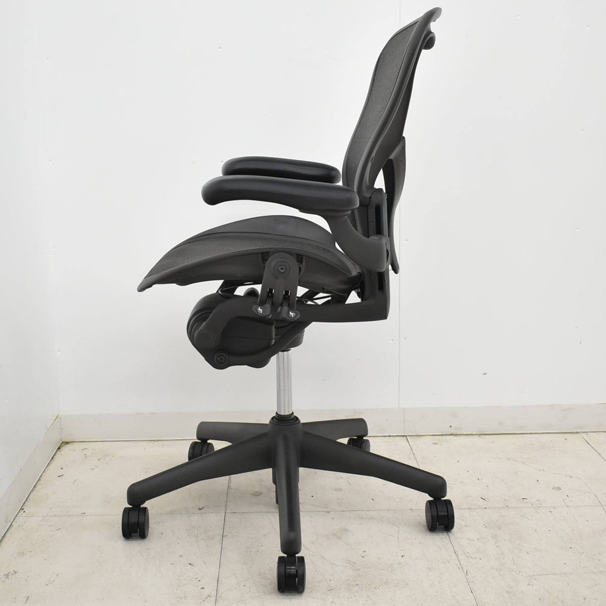 【中古】ハーマンミラー アーロンチェア Bサイズ フル装備 ポスチャーフィット 昇降ガス新品交換済 2025102805【中古オフィス家具】