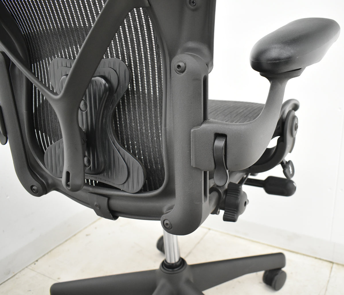 【中古】ハーマンミラー アーロンチェア Bサイズ フル装備 ポスチャーフィット 昇降ガス新品交換済 2025102805【中古オフィス家具】