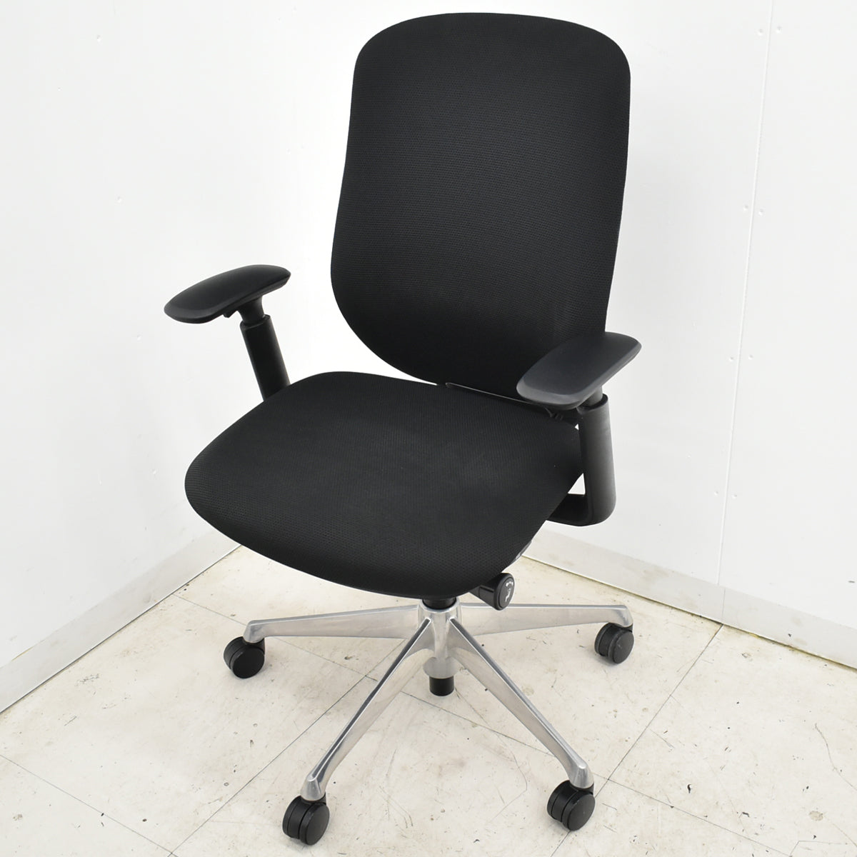 【中古】オカムラ シルフィー ハイバック 可動肘 バックカーブアジャスト 前傾機能 ポリッシュ 2025102901【中古オフィス家具】