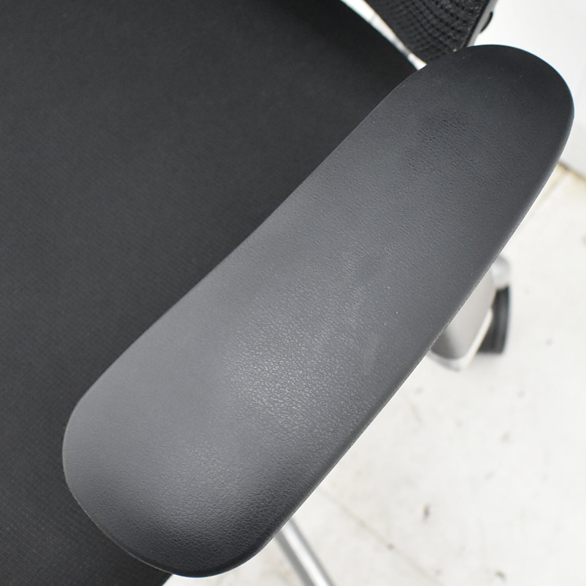 【中古】オカムラ コンテッサ 可動肘(肘パッド新品)ランバーサポート ポリッシュ 2025102902【中古オフィス家具】