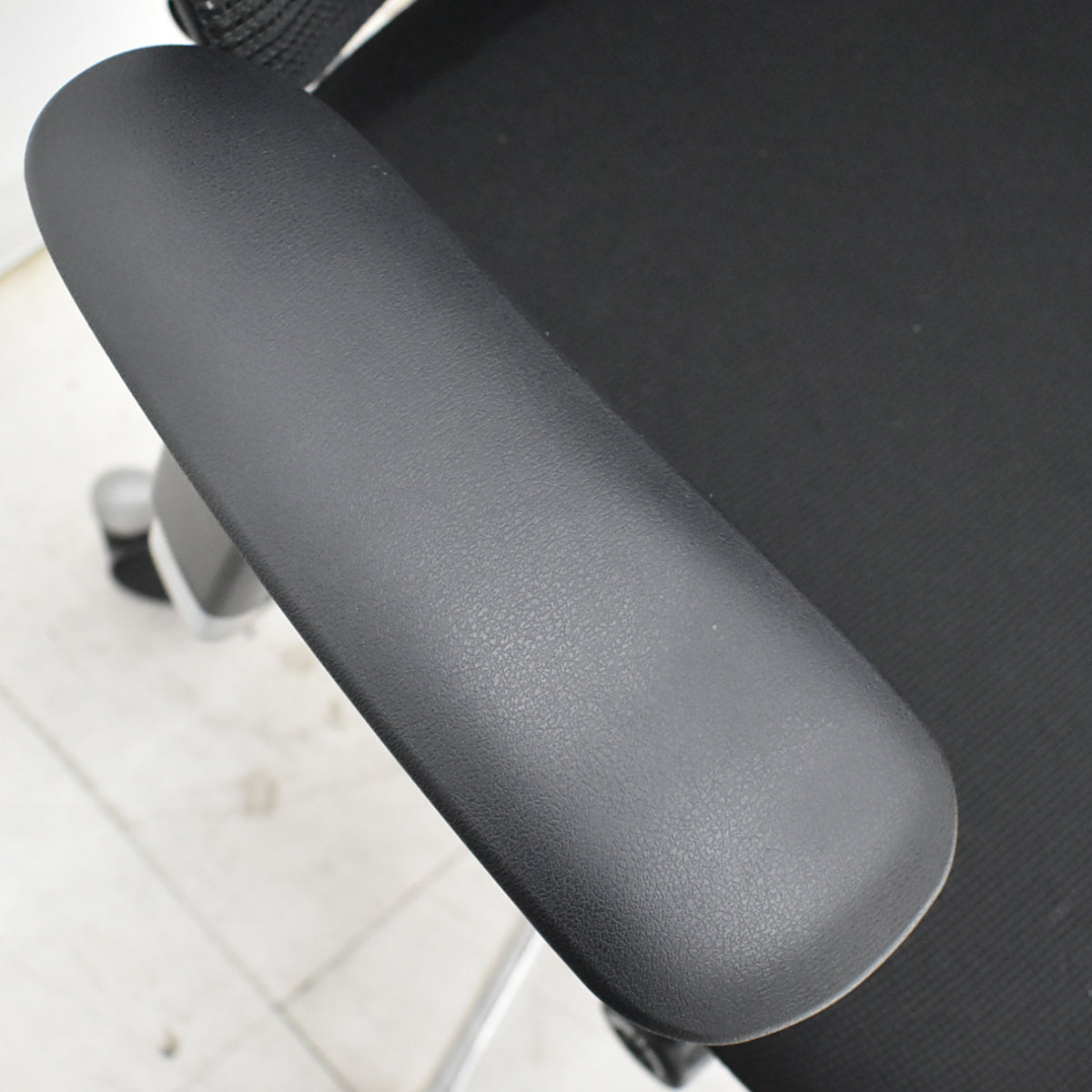 【中古】オカムラ コンテッサ 可動肘(肘パッド新品)ランバーサポート ポリッシュ 2025102902【中古オフィス家具】