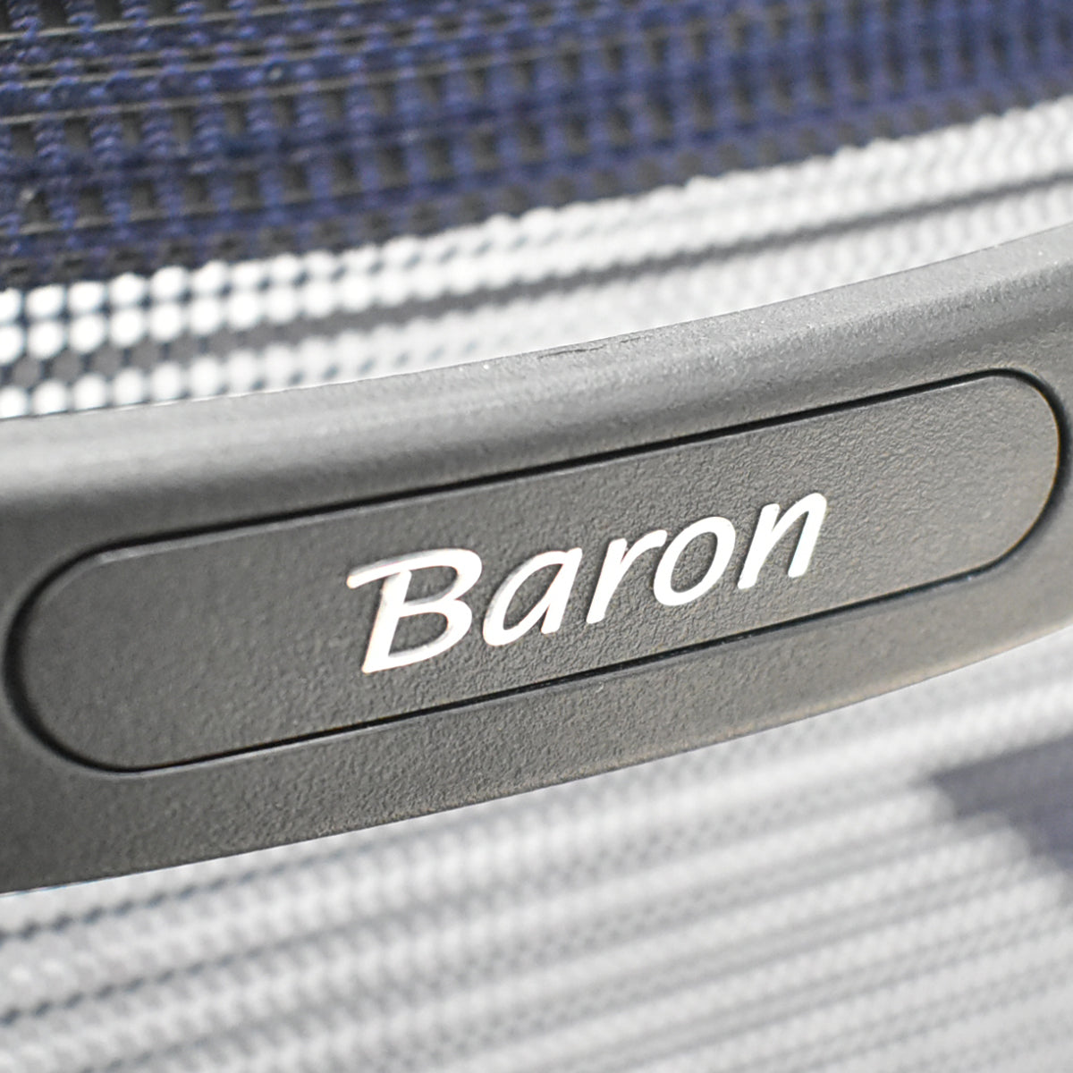 【中古】オカムラ バロン ローバック 固定肘 シルバー脚 2025102903 【中古オフィス家具】