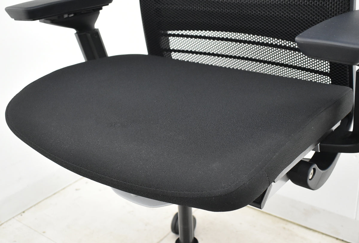 【中古】スチールケース シンク2 可動肘 ランバーサポート 2025102904【中古オフィス家具】