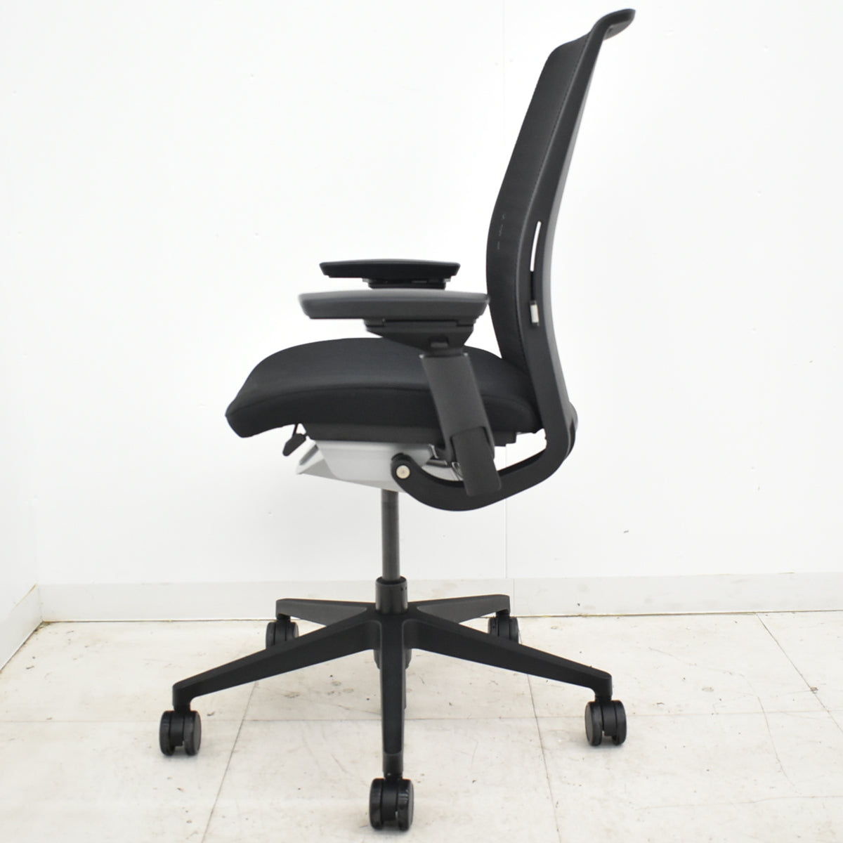 【中古】スチールケース シンク2 可動肘 ランバーサポート 2025102904【中古オフィス家具】