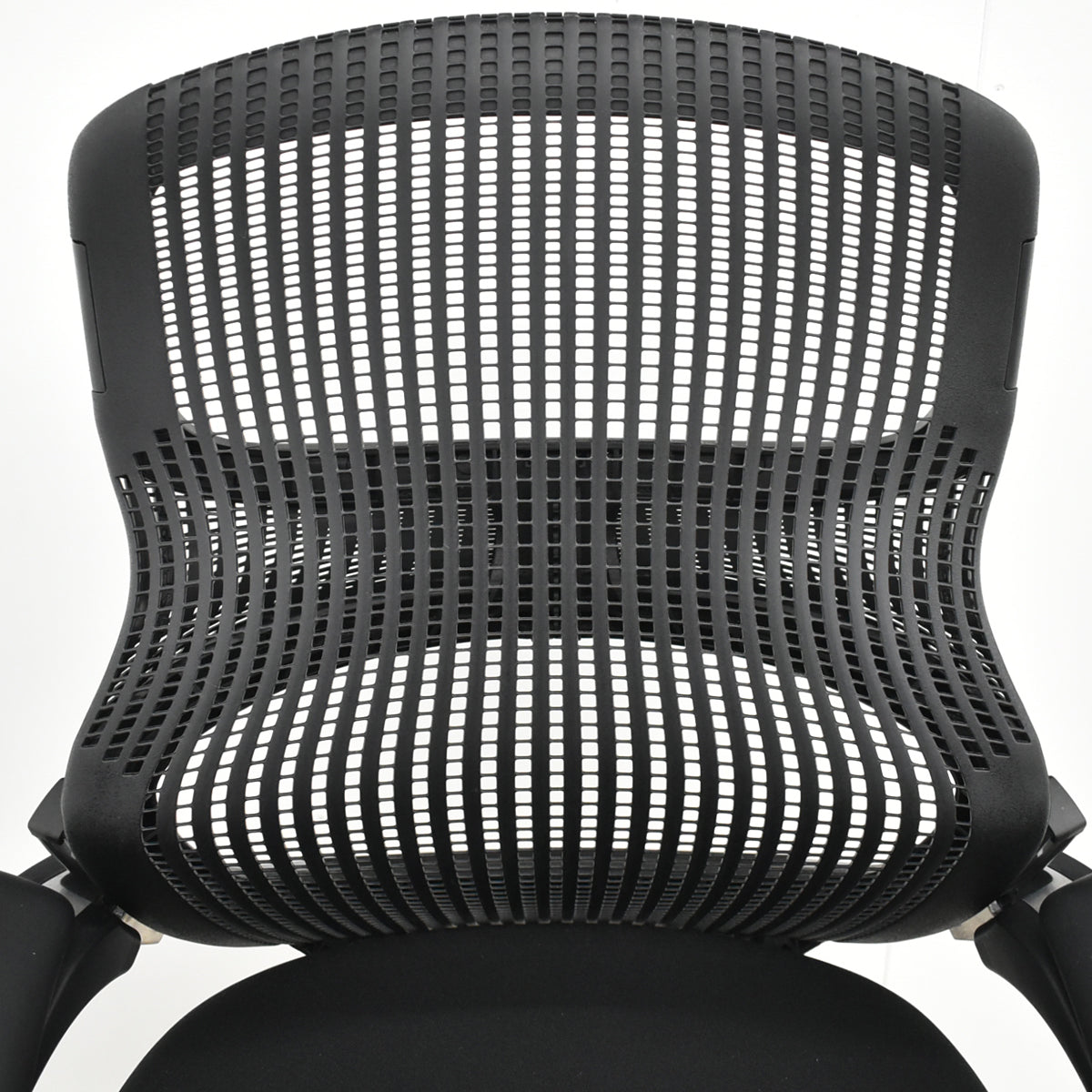 【中古】Knoll ジェネレーション 可動肘(ハイパフォーマンス肘)ブラック脚 2025102905【中古オフィス家具】