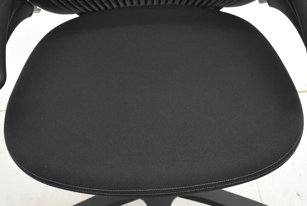 【中古】Knoll ジェネレーション 可動肘(ハイパフォーマンス肘)ブラック脚 2025102905【中古オフィス家具】