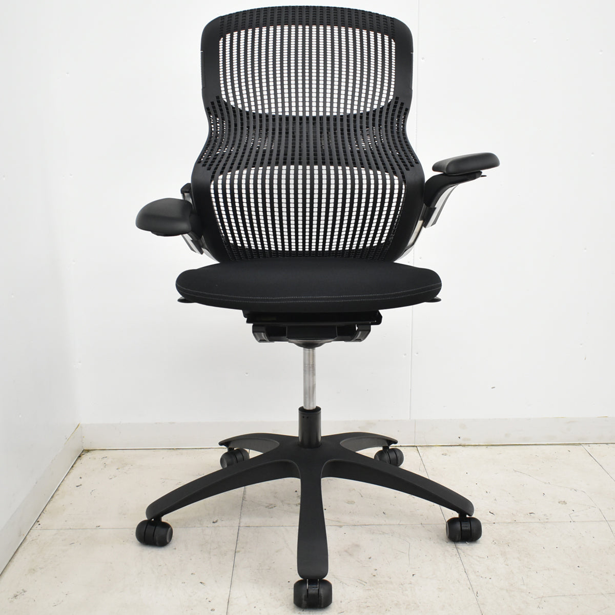 【中古】Knoll ジェネレーション 可動肘(ハイパフォーマンス肘)ブラック脚 2025102905【中古オフィス家具】