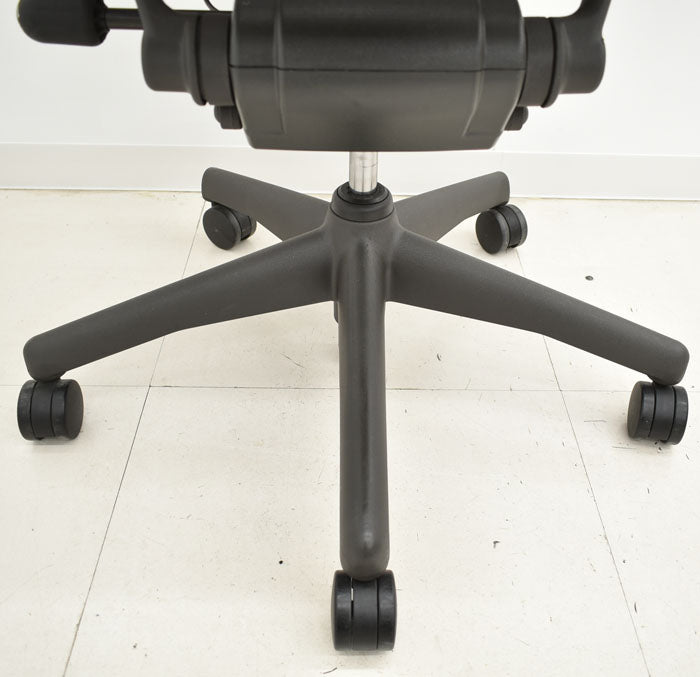 ハーマンミラー　Hermanmiller　アーロンチェア　スタンダード　Ｂサイズ　ランバーサポート　2023051202【中古オフィス家具】【中古】