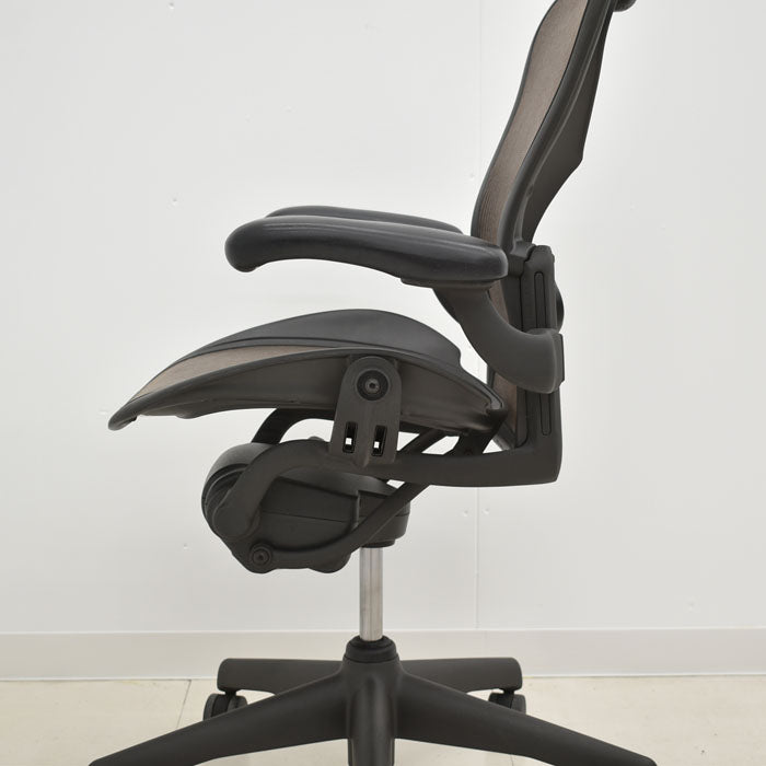 ハーマン・ミラー アーロンチェア Bサイズ スタンダード ランバーサポート ブラウン 2023082201【中古オフィス家具】【中古】