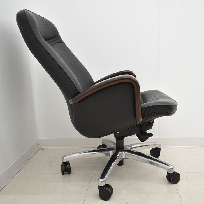 【中古】オカムラ KCシリーズ エグゼクティブチェア ハイバック 固定肘 革張り 2023102402【中古オフィス家具】