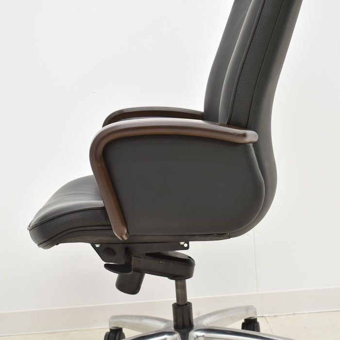 【中古】オカムラ KCシリーズ エグゼクティブチェア ハイバック 固定肘 革張り 2023102402【中古オフィス家具】