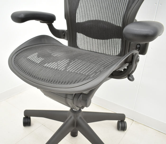 ハーマンミラー Hermanmilller アーロンチェア フル装備 Bサイズ ランバーサポート 2023051103【中古オフィス家具】【中古】