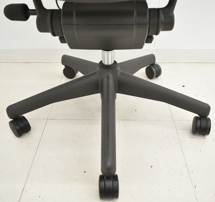 ハーマンミラー Hermanmilller アーロンチェア フル装備 Bサイズ ランバーサポート 2023051103【中古オフィス家具】【中古】