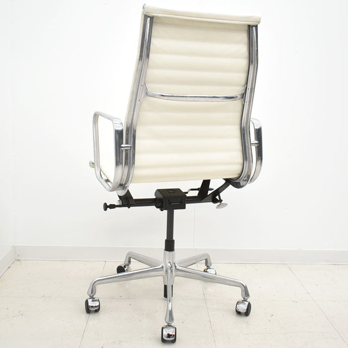 【中古】 ハーマン・ミラー hermanmiller アルミナムグループチェア エグゼクティブ アイボリー 革張り 2023113004 【中古オフィス家具】