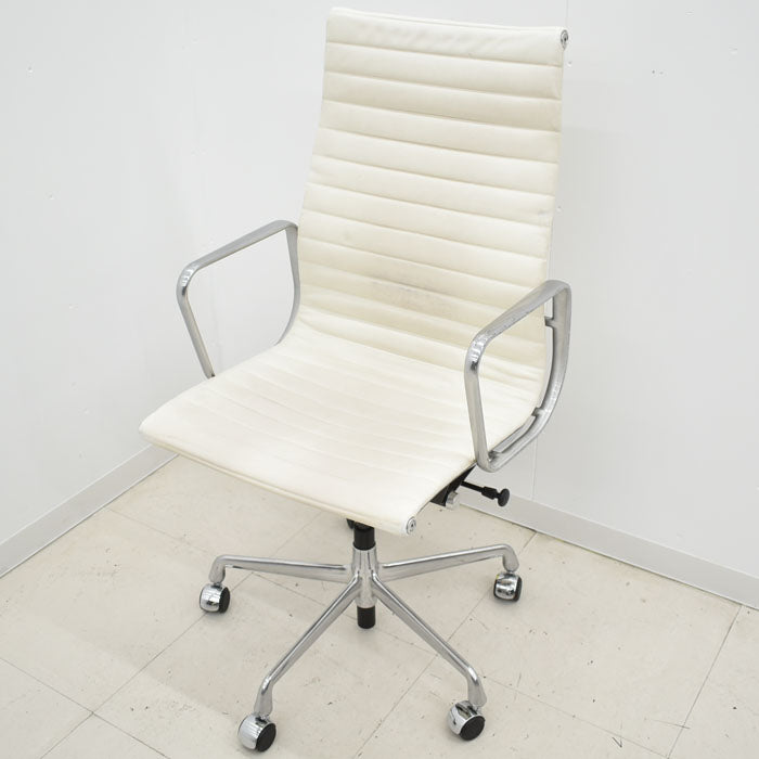 【中古】 ハーマン・ミラー hermanmiller アルミナムグループチェア エグゼクティブ アイボリー 革張り 2023113004 【中古オフィス家具】