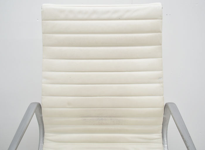 【中古】 ハーマン・ミラー hermanmiller アルミナムグループチェア エグゼクティブ アイボリー 革張り 2023113004 【中古オフィス家具】